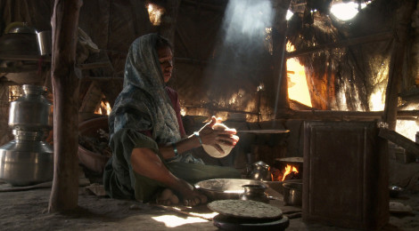 devubhen making rotli